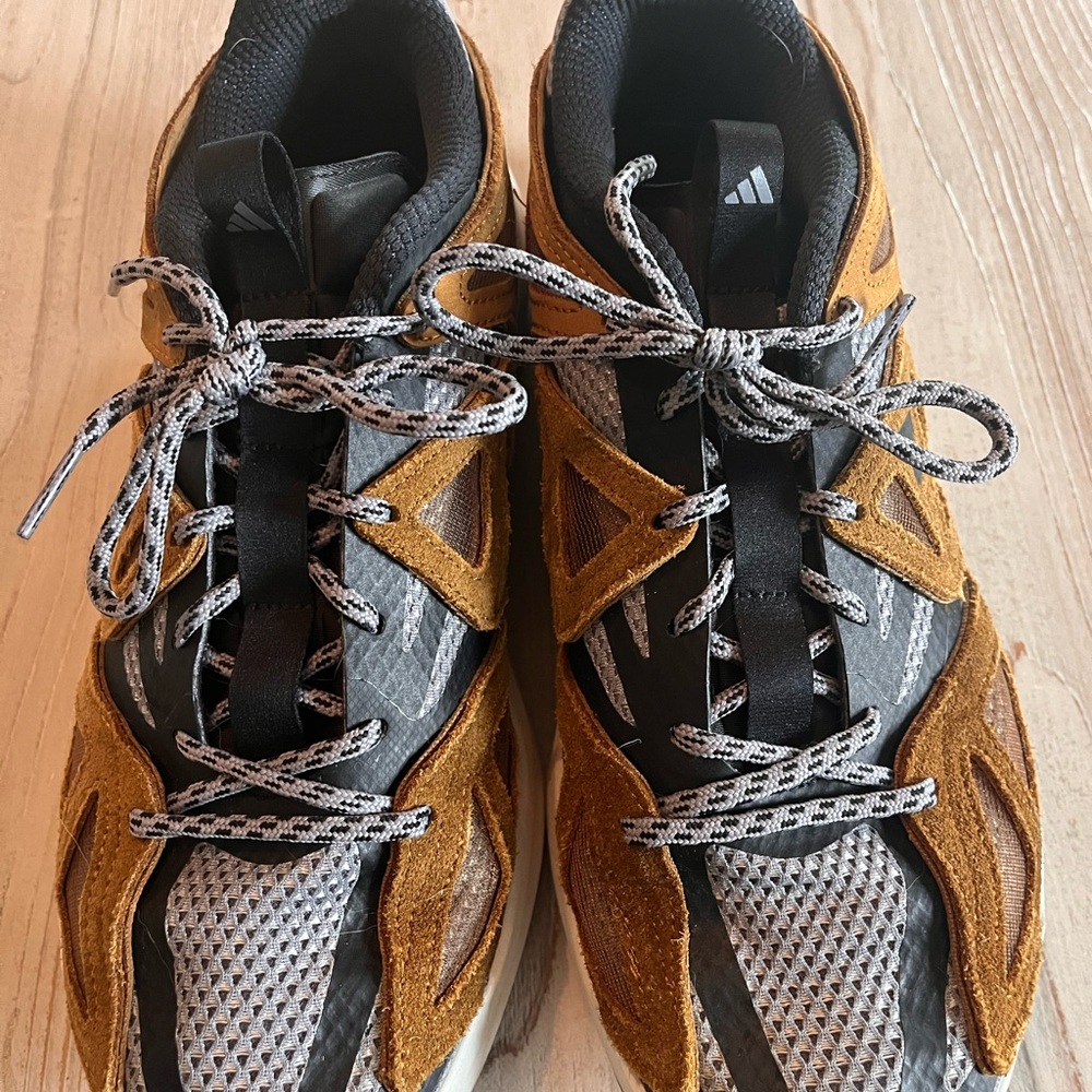 Adidas men’s kantai trail sneaker Black and Brown sneaker size 11